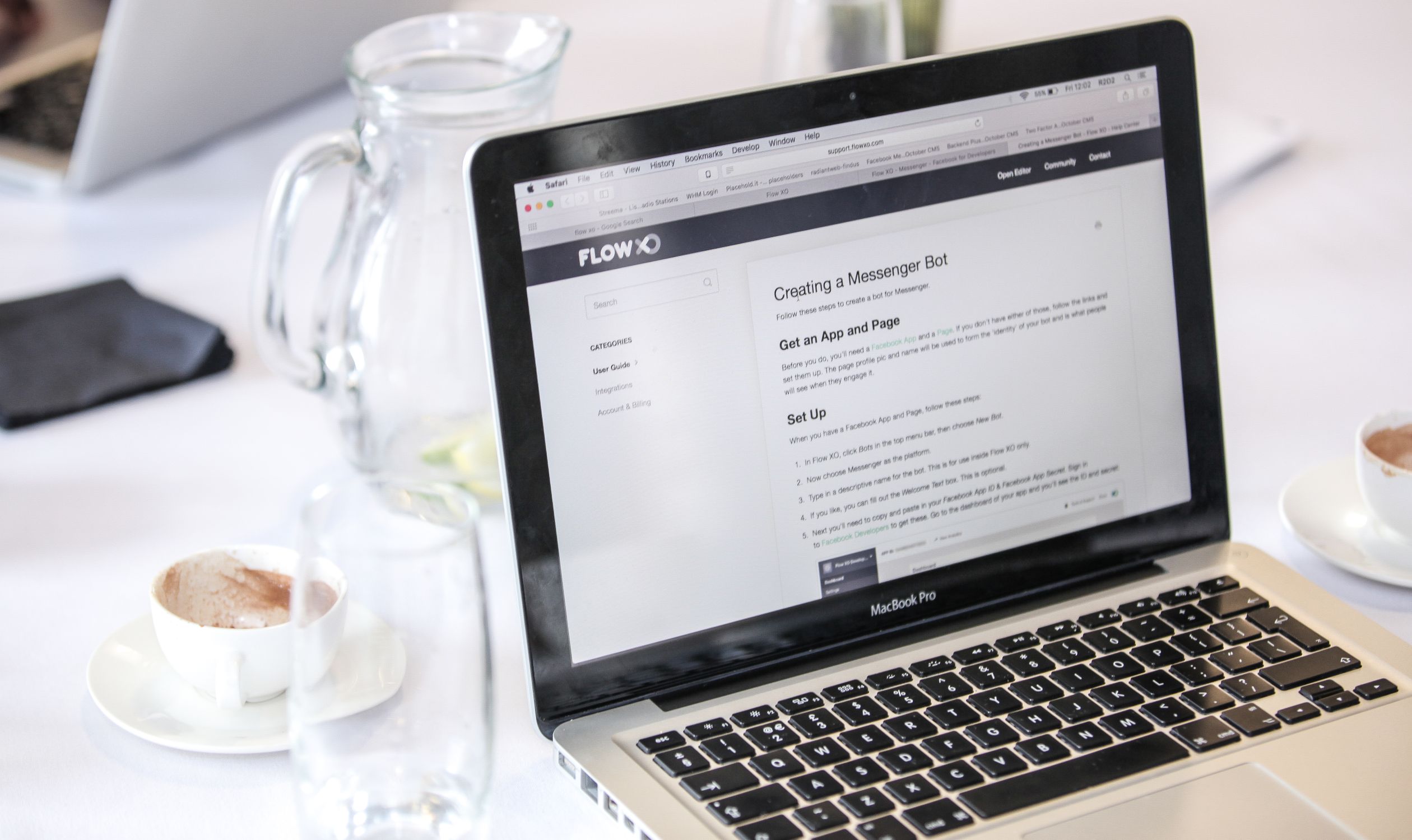 Nom de domaine et hébergement : comment bien choisir pour son site pro en 2026 1 Écran d'ordinateur affichant un site web, exemple de nom de domaine pour une entreprise du Pays de Redon, de Savenay ou de Saint-Nazaire