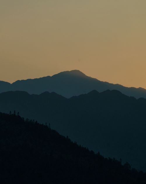 Free Serene landscape with silhouetted hills at dusk, showcasing natural beauty and tranquility. Stock Photo