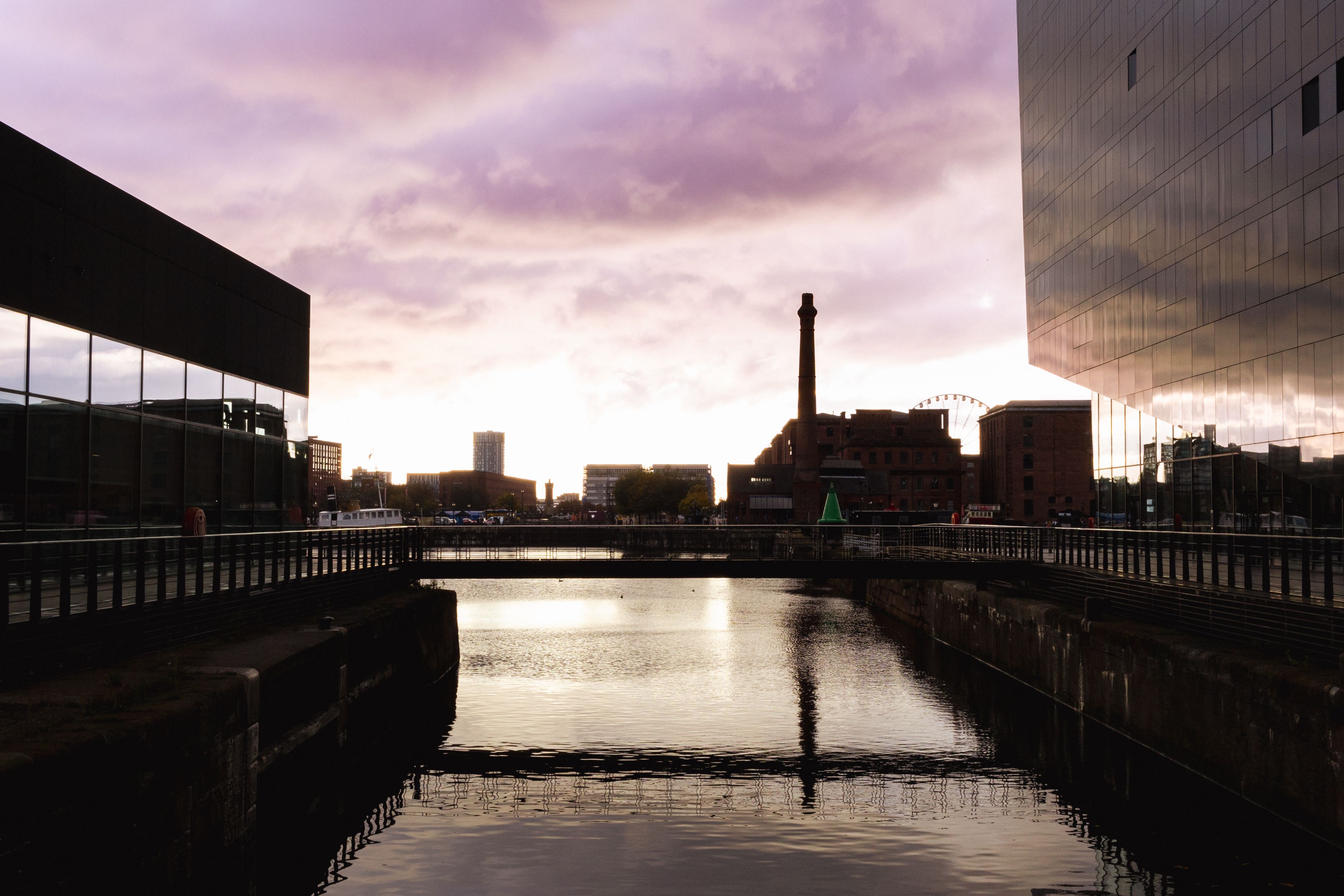 El Albert Dock de Liverpool al atardecer