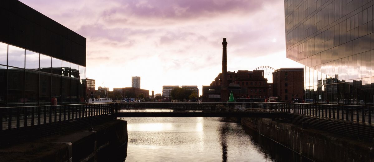 El Albert Dock de Liverpool al atardecer