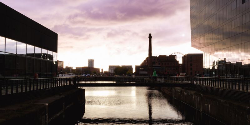 El Albert Dock de Liverpool al atardecer