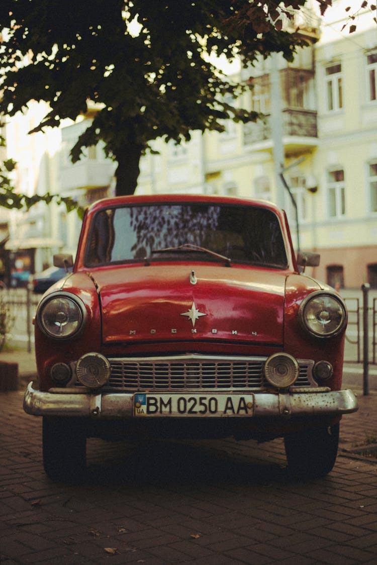 Red Moskvitch 407