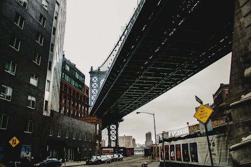 Photo Du Pont Suspendu Sur La Chaussée