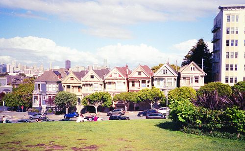Free Iconic Painted Ladies Victorian houses in San Francisco with a clear sky. Stock Photo