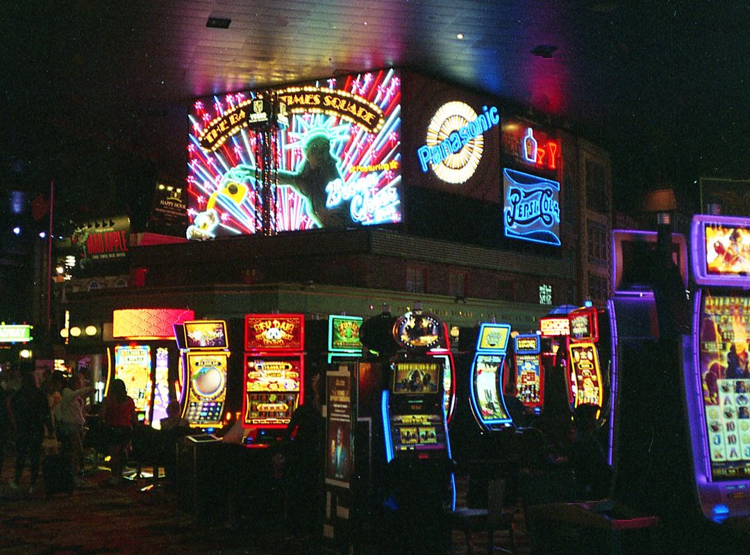 Online Casino: Spielautomaten und Live-Spiele im Überblick