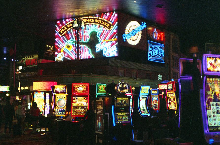 Online Casino: Spielautomaten und Live-Spiele im Überblick