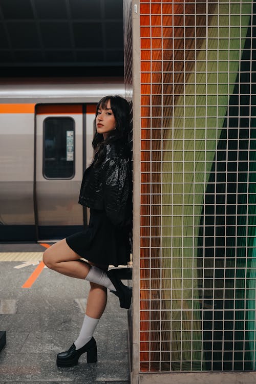 Základová fotografie zdarma na téma boty, bunda, metro