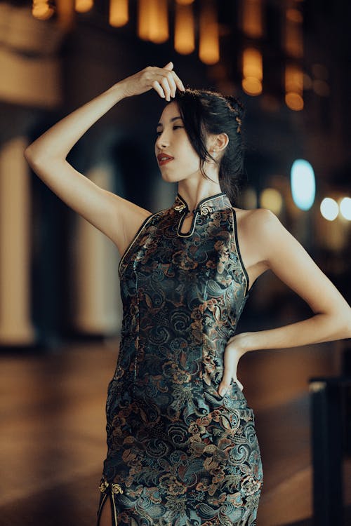 Fotobanka s bezplatnými fotkami na tému Ážijčanka, čierne vlasy, čínske šaty