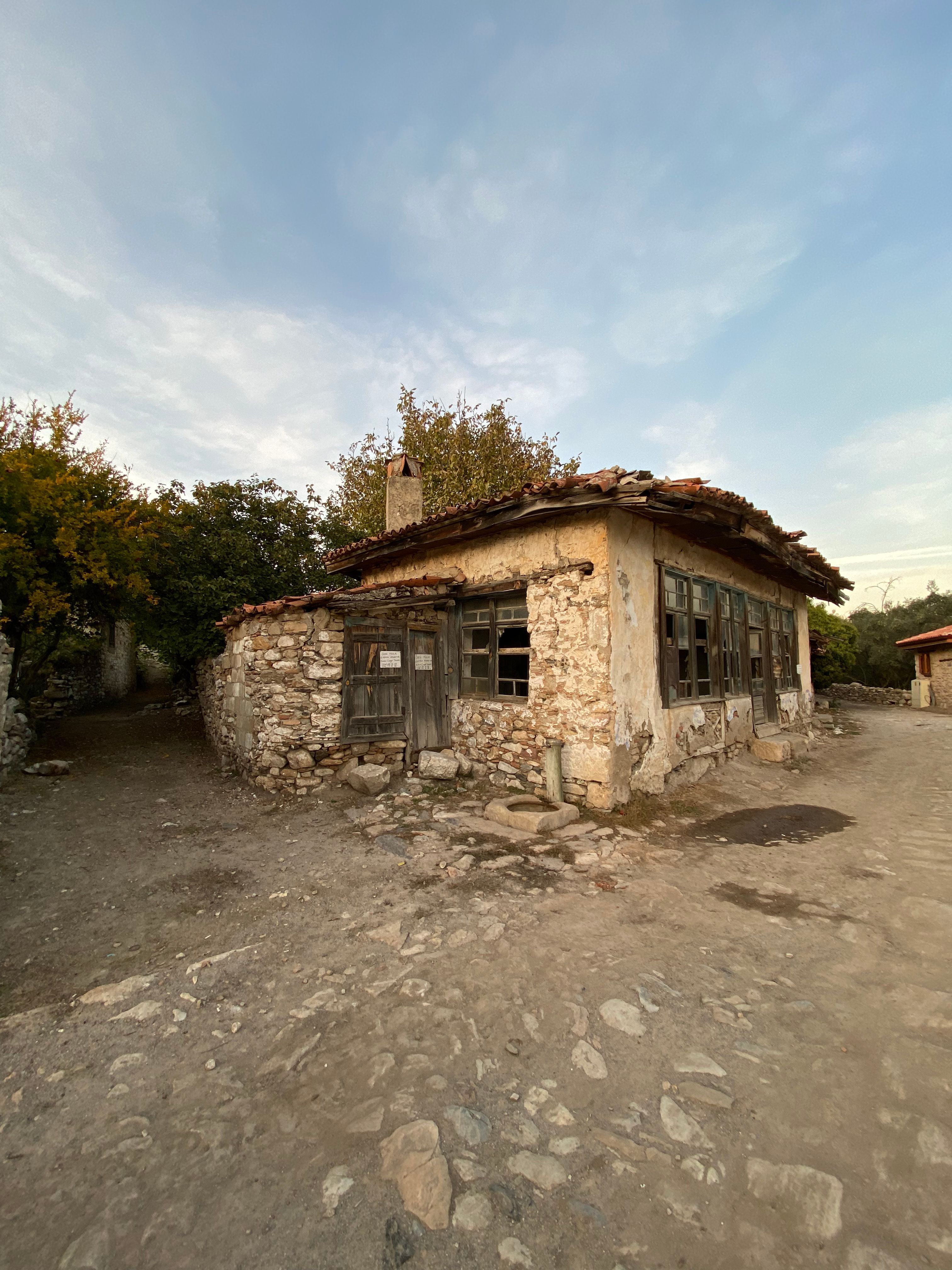 Abandoned Stone House in Village · Free Stock Photo
