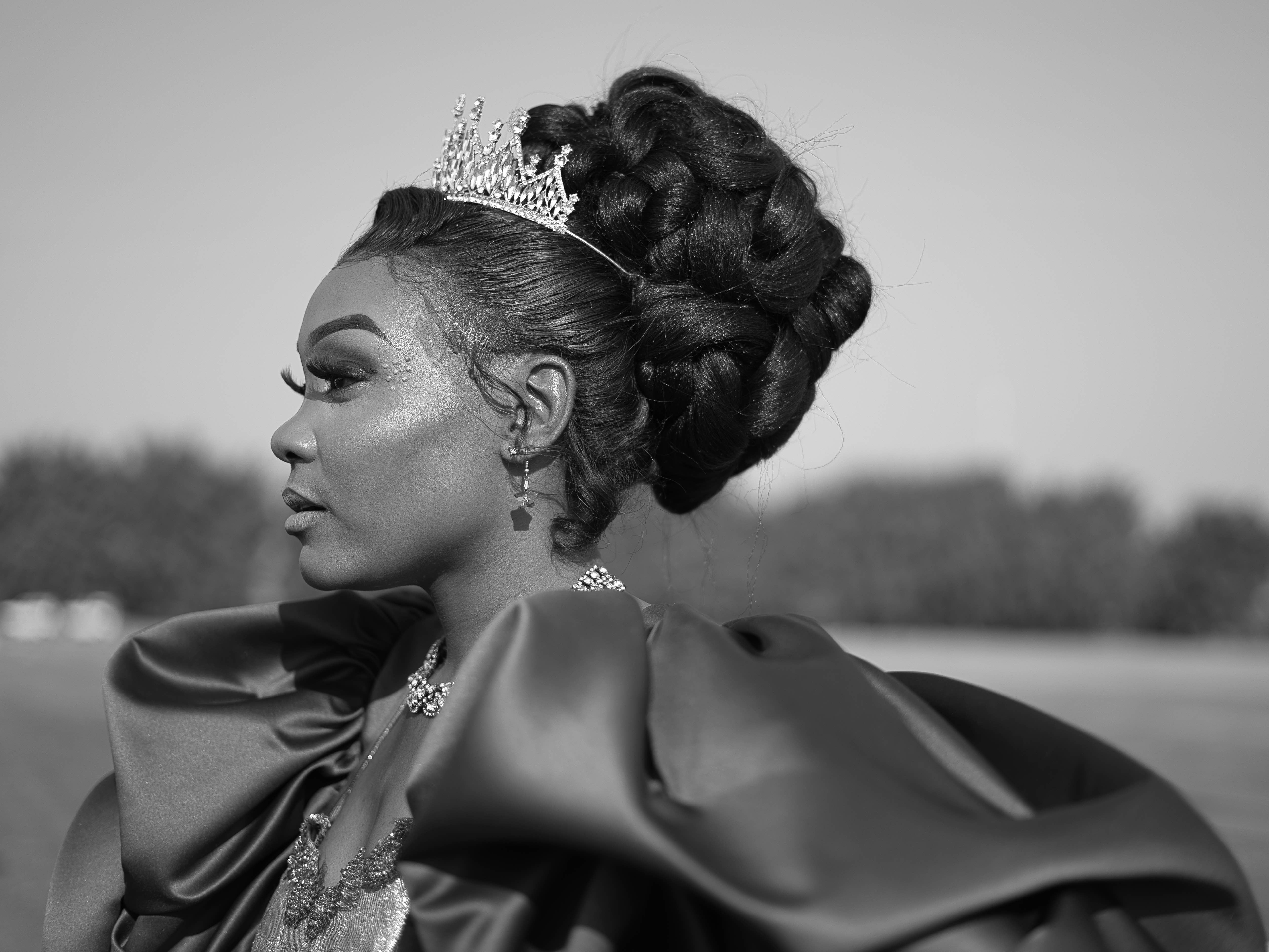 Rihanna — „living sculpture”: coafura și rochia la Met Gala 2026, explicate de Vogue
