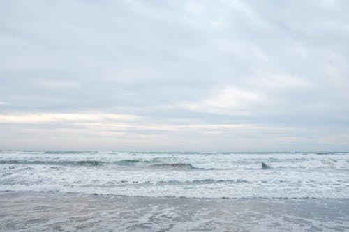 bulutlar, dalgalar, deniz içeren Ücretsiz stok fotoğraf