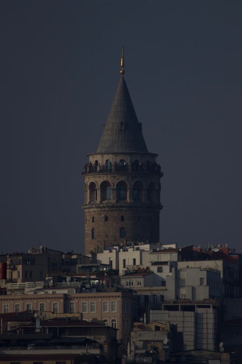 akşam karanlığı, dikey atış, galata kulesi içeren Ücretsiz stok fotoğraf