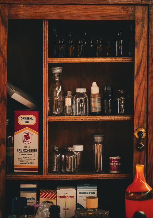 Free A wooden cabinet filled with vintage medicine bottles and vials in Ankara, Türkiye. Stock Photo