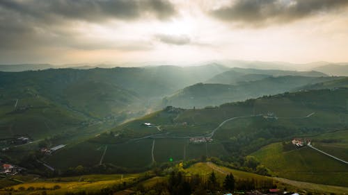 Gratis stockfoto met cloudscape, dramatische hemel, heuvels