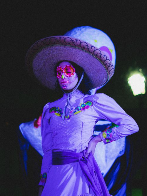 Free Colorful portrait of a woman in traditional Día de los Muertos attire at night in León. Stock Photo