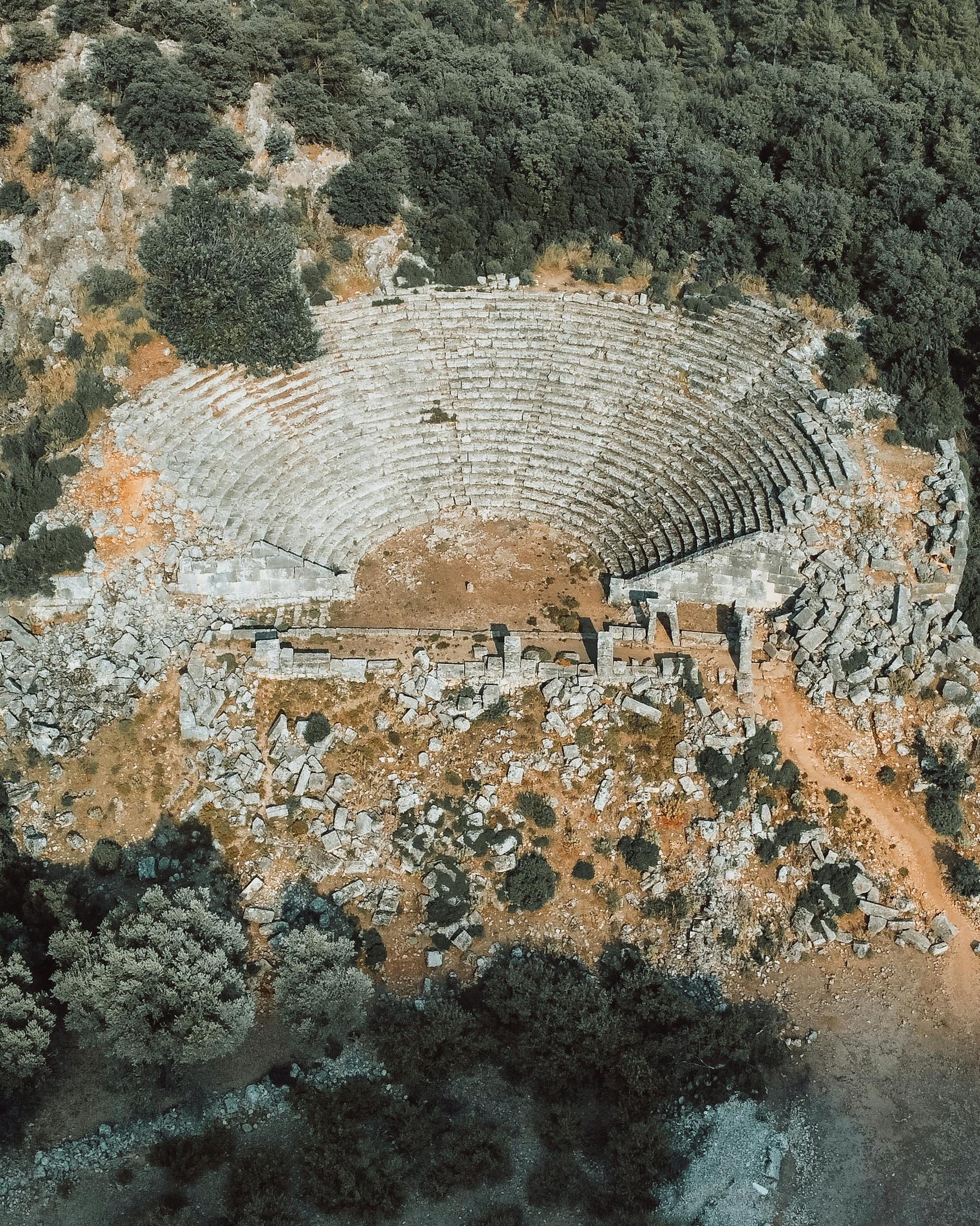 Ücretsiz açık hava amfi tiyatrosu, ağaçlar, Akdeniz içeren Ücretsiz stok fotoğraf Stok Fotoğraflar