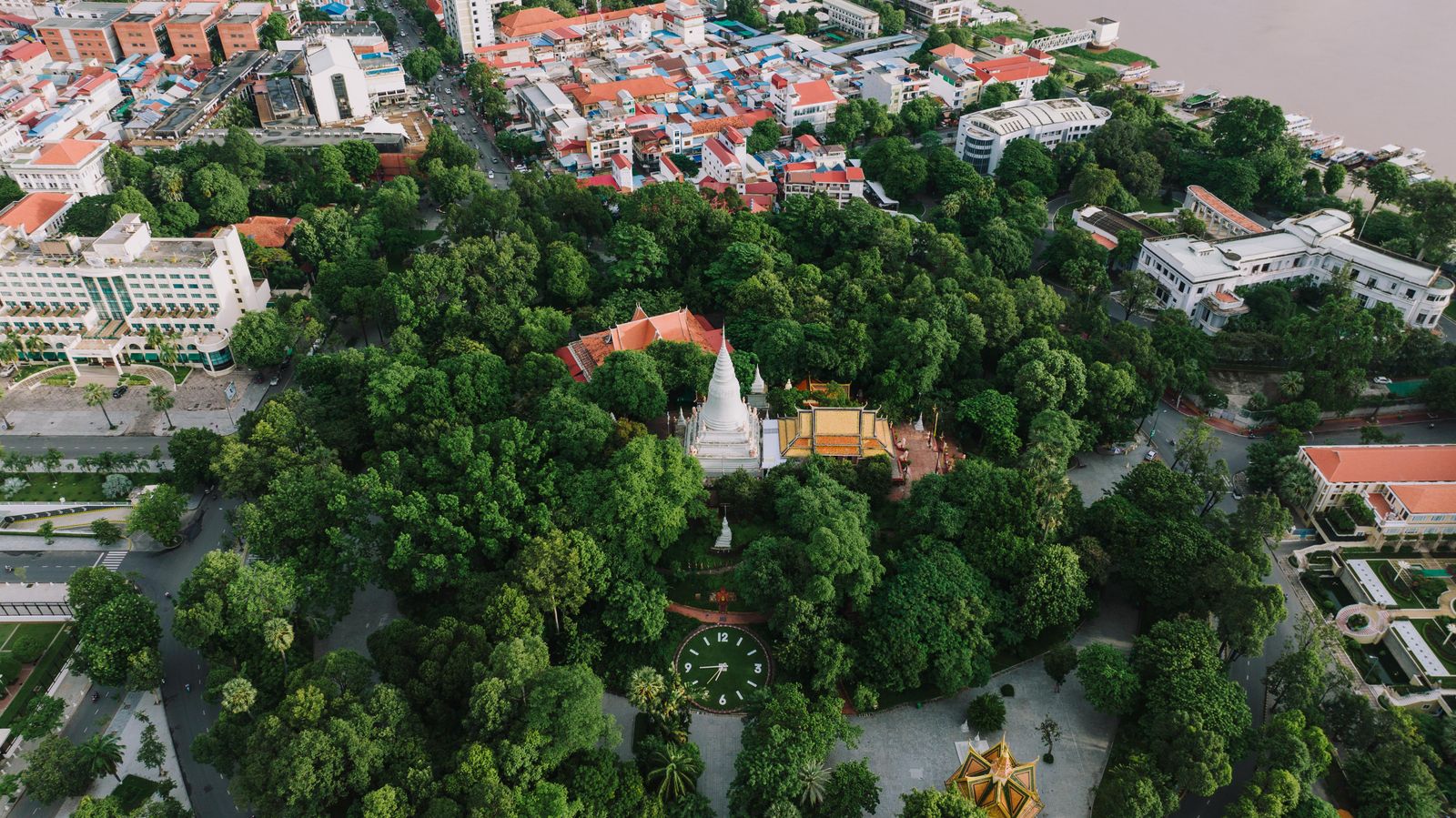 Aerial View Of Wat Phnom Doun Penh Phnom Penh Cambodia Free Stock aerial-view-of-wat-phnom-doun-penh-phnom-penh-cambodia-free-stock