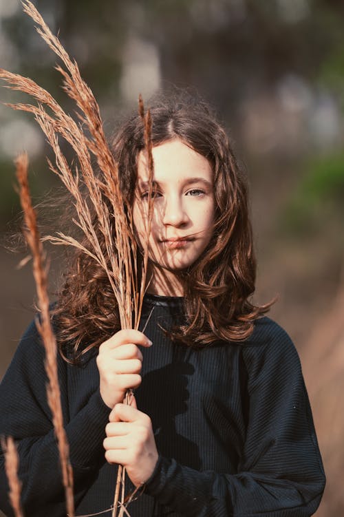 Foto profissional grátis de adolescente, canas, de pé