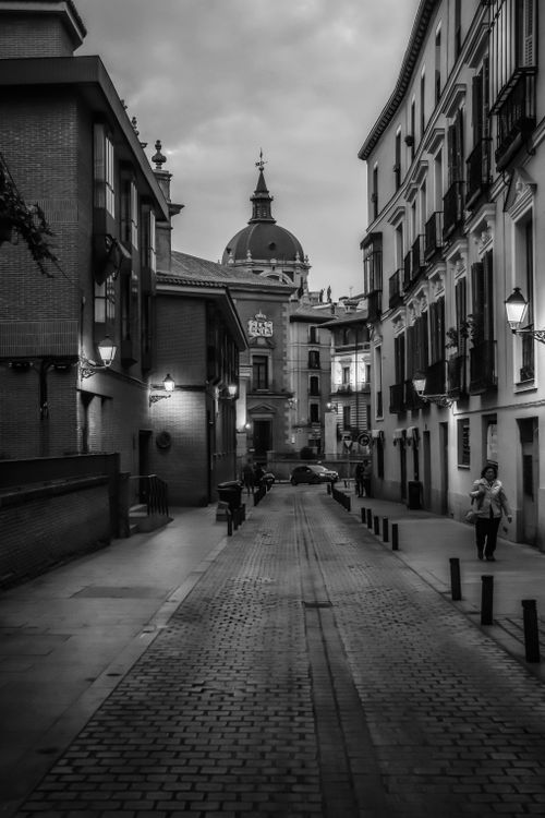 Free A captivating black and white photo of a quiet street in Madrid, Spain, showcasing classic architecture. Stock Photo