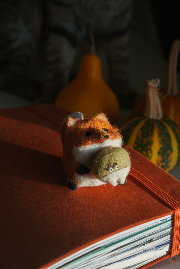 Needle-felted wool fox charm on a book — photo by Dagmara Dombrovska on Pexels