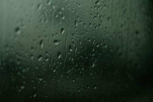 бесплатная Капли воды на стеклянном окне Стоковое фото
