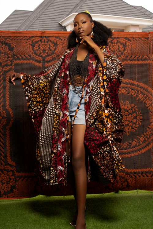 Free Stylish African woman posing confidently in a colorful kimono, showcasing modern fashion. Stock Photo