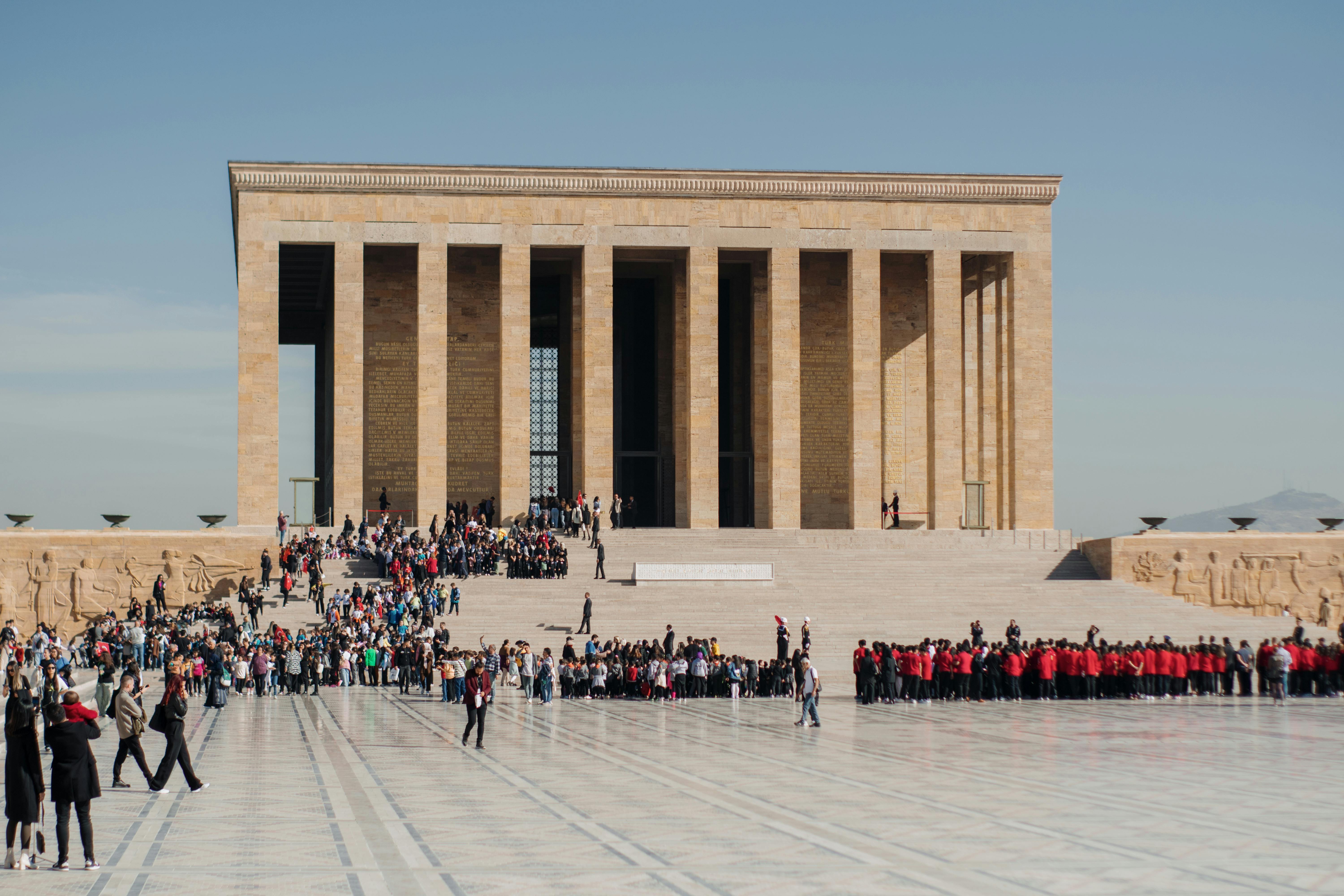 有关anıtkabir有, türkiye的, 事件, 亞洲, 人群, 假日, 假期, 儀式, 公共场所, 列, 勘探, 历史景点, 土耳其, 地標,  城市, 安卡拉, 市容, 廣場, 建築, 引力, 愛國主義, 戶外, 户外运动, 文化, 新古典主义建筑, 旅行, 旅遊, 晴朗的天空, 架构设计,  歷史的, 民族自豪感, 游客,