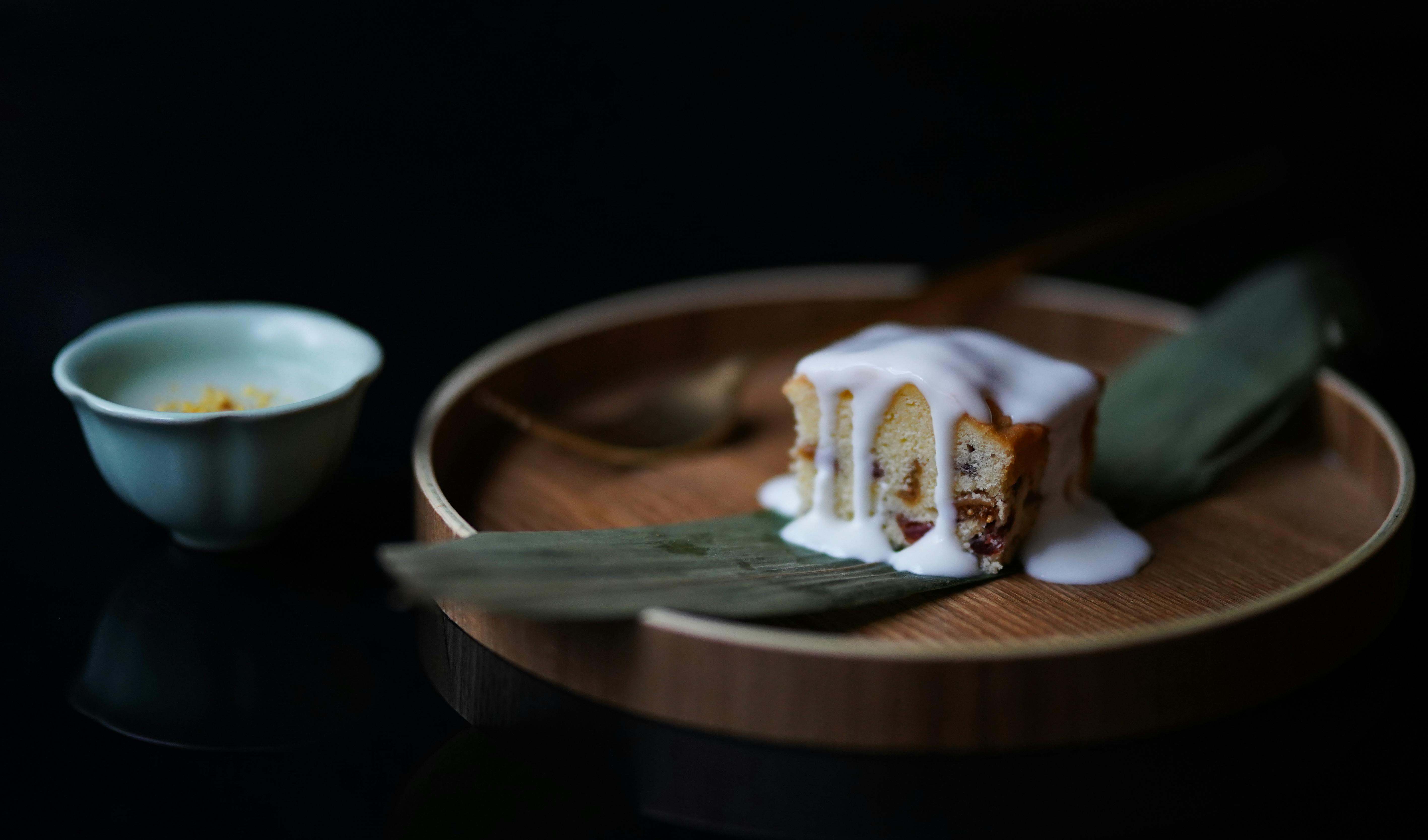 配上奶油酱的优雅甜点，非常适合放纵的用餐