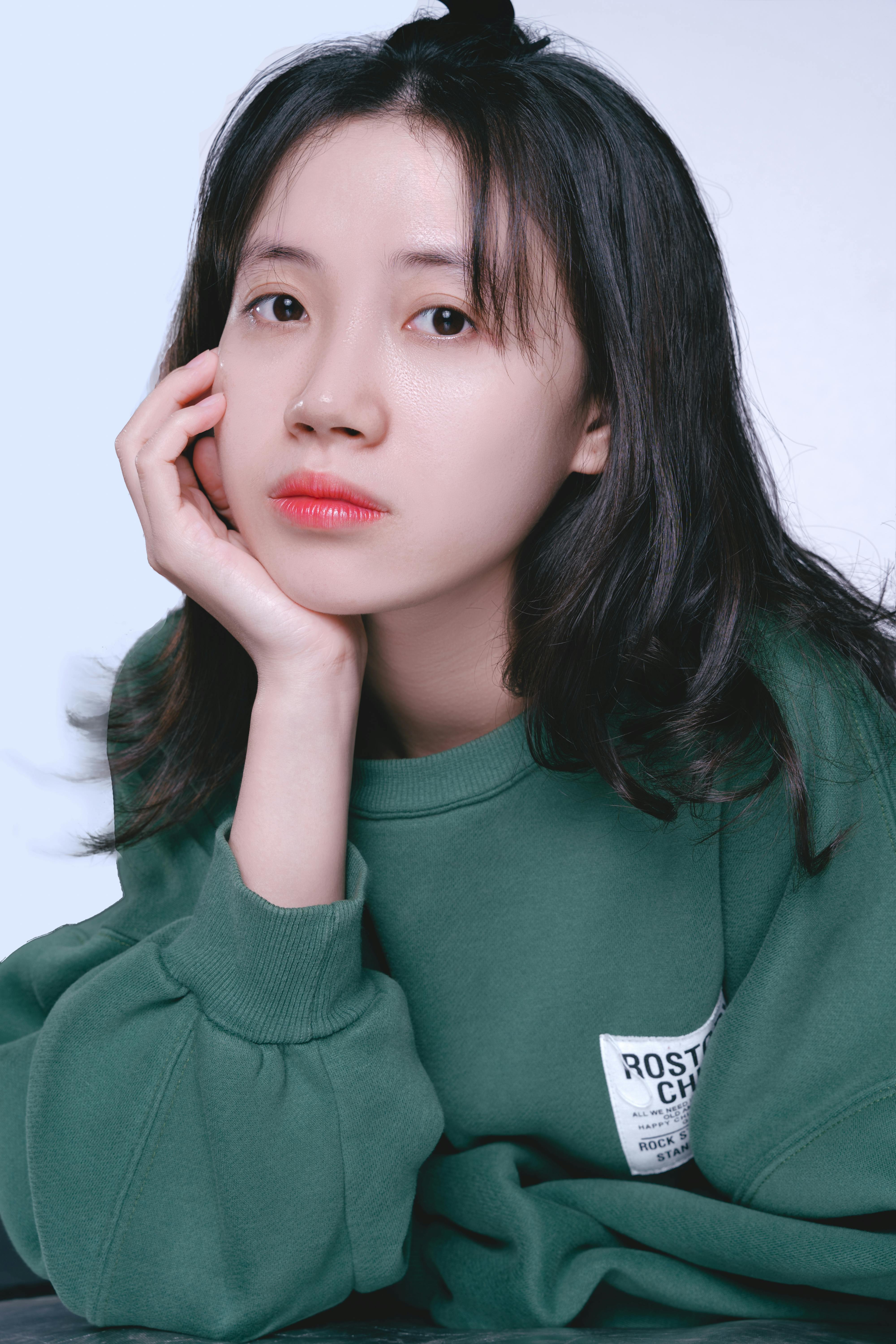 Momoland shop green sweatshirt