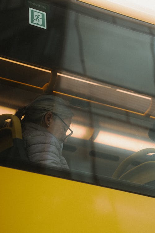 バス, 公共交通機関, 垂直ショットの無料の写真素材