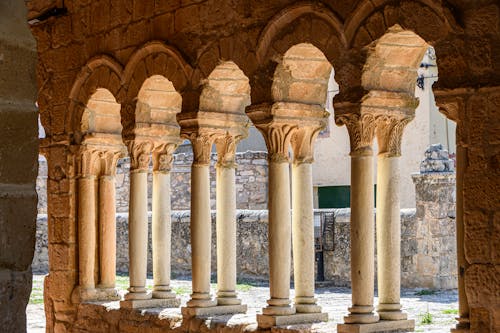 Columns in Medieval Building