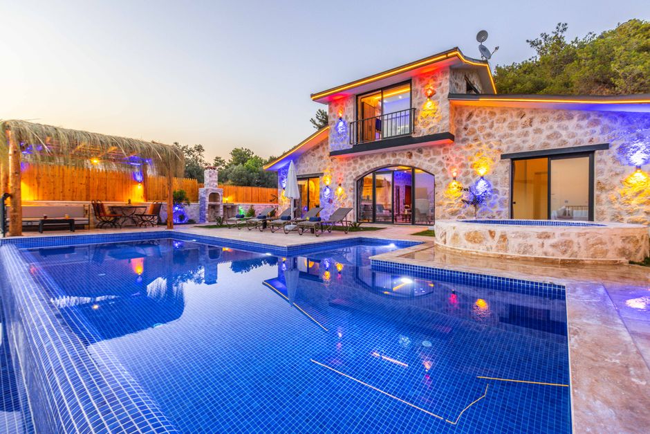 Spacious 4BR Villa with Pool in Arabian Ranches for Yearly Rent