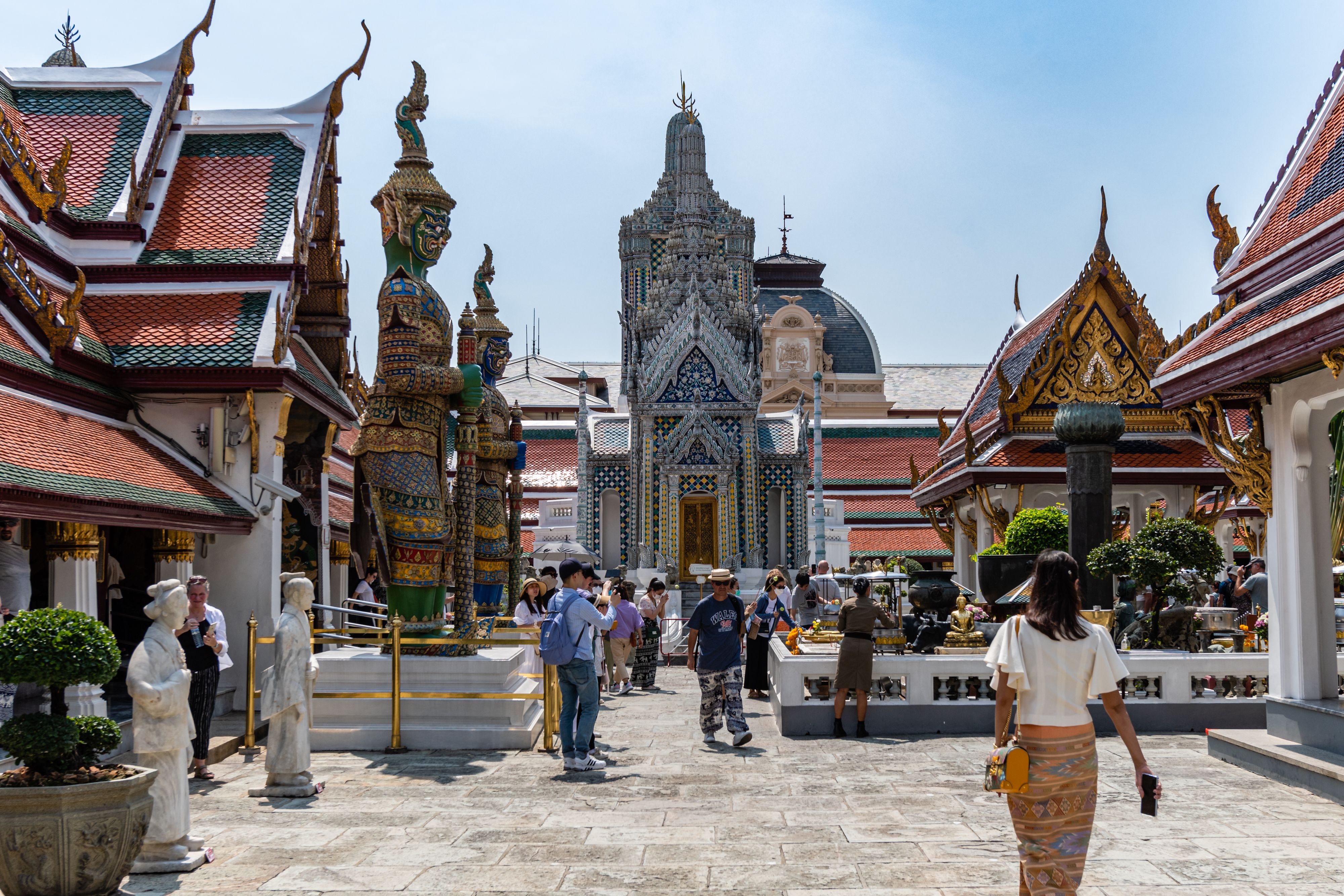 Thailand bar fight tourists