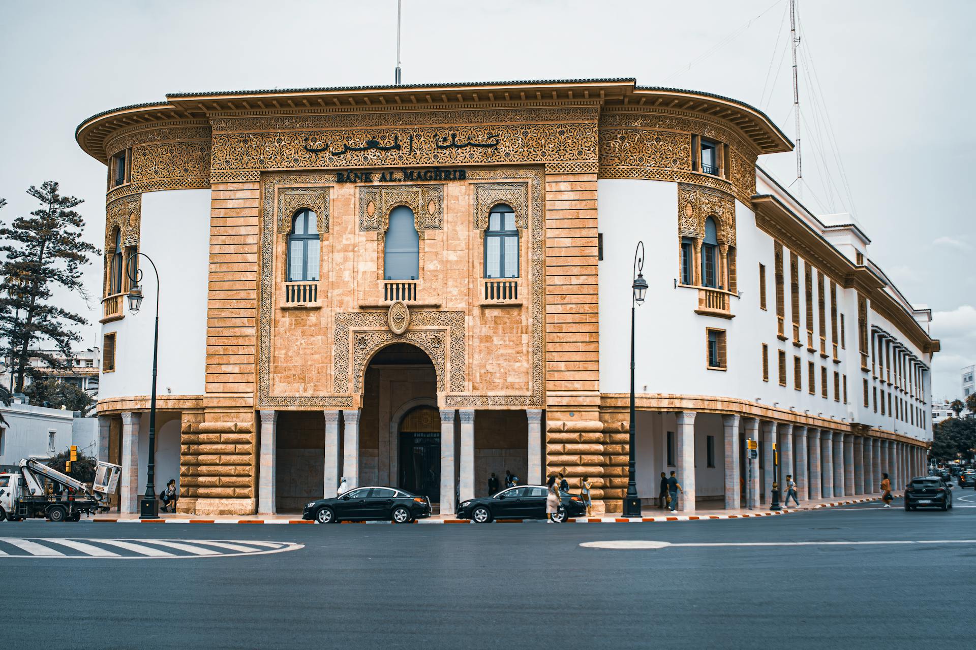 Elegant architecture of Bank Al-Maghrib in Rabat, captured during daytime.