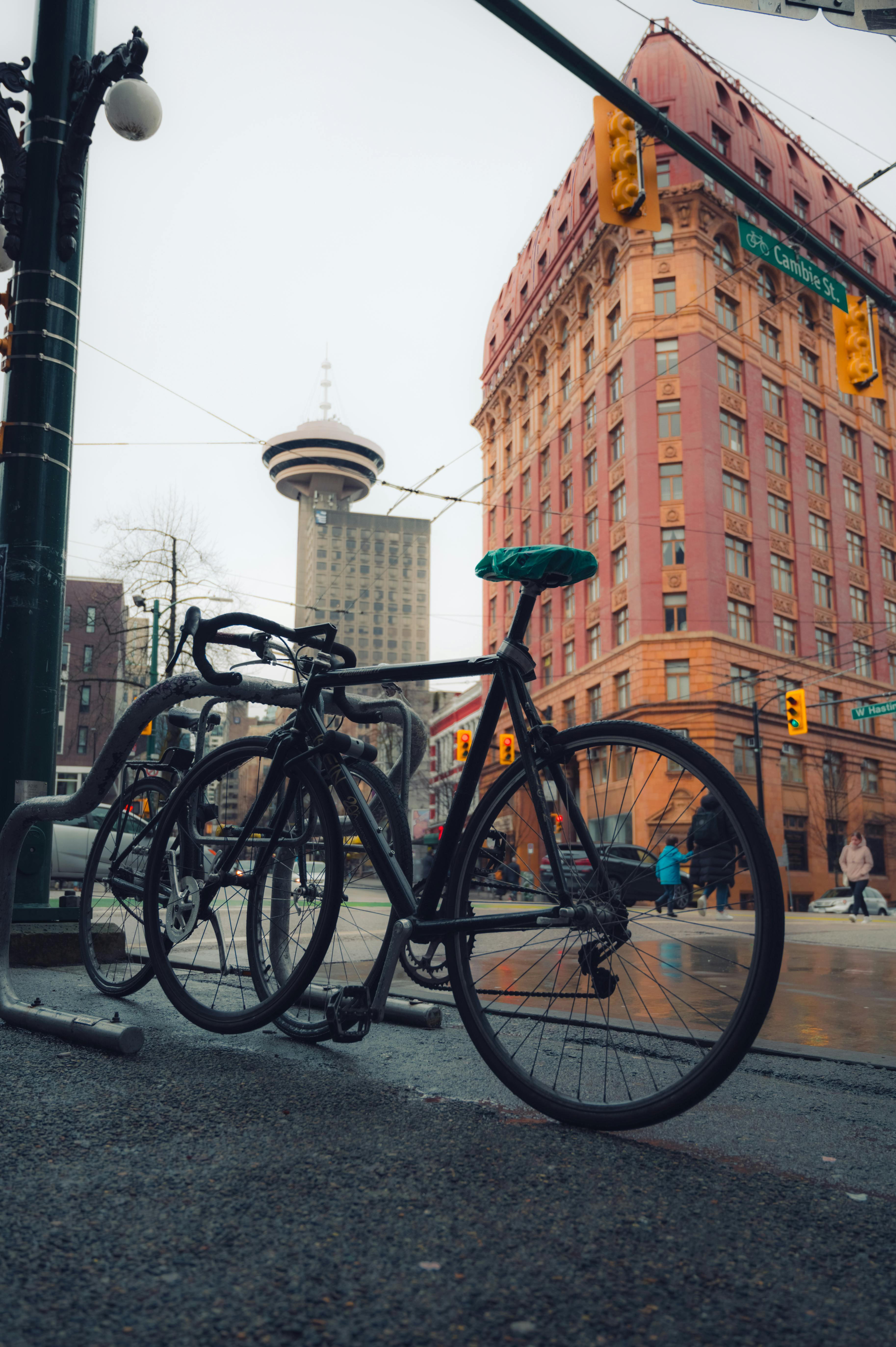 Bikes against Harbor Center in Vancouver · Free Stock Photo