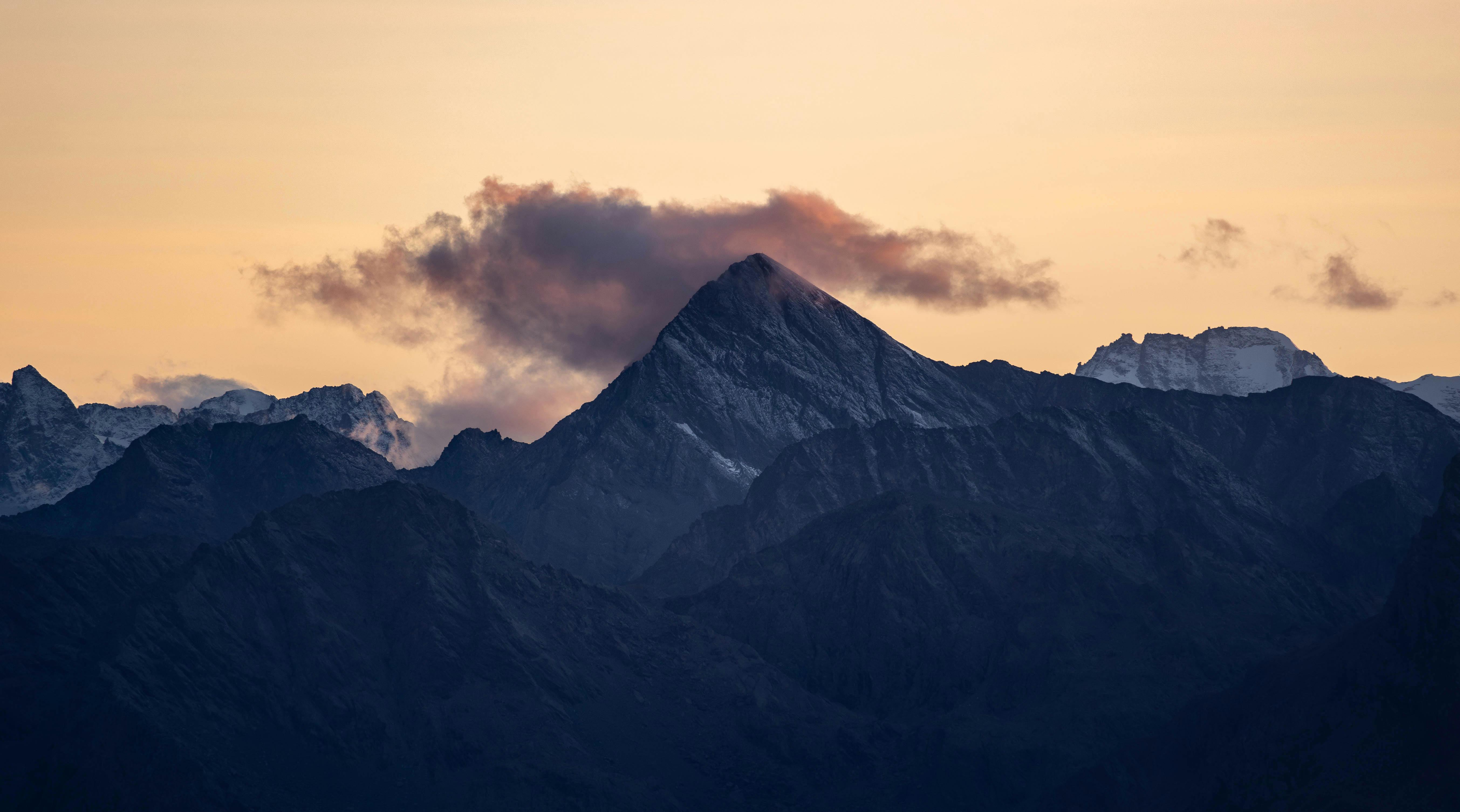 Regression to the Mean: Why Extreme Performances Tend Towards Average