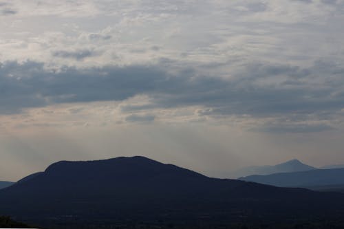 Kostnadsfri bild av berg, himmel, moln