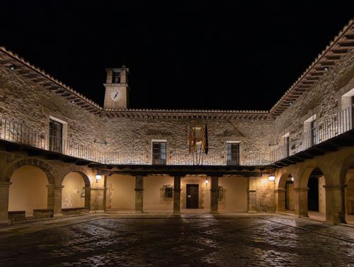 Free Elegant historic building in Spain illuminated at night, showcasing its beautiful architecture. Stock Photo