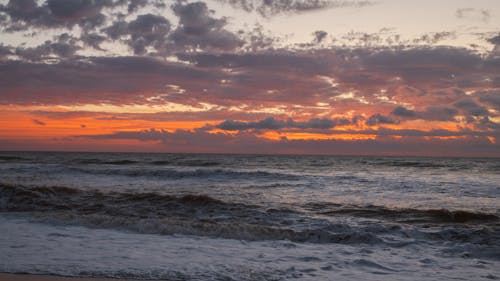 Immagine gratuita di alba, cielo drammatico, cielo rosso