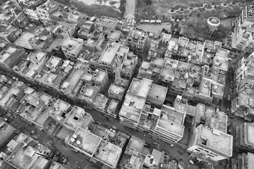 Ingyenes stockfotó drónfelvétel, épületek, fekete-fehér témában