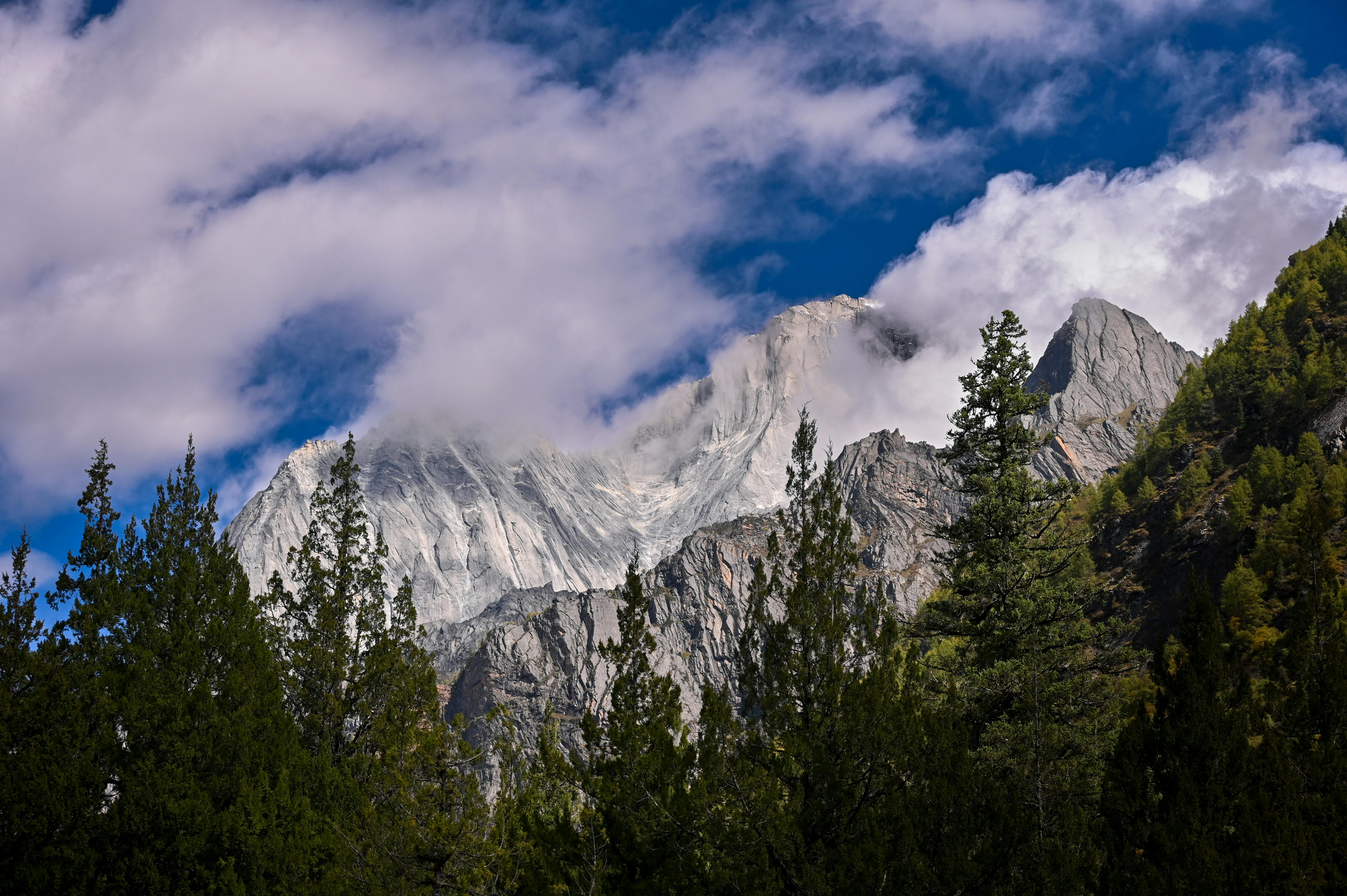 Scenic Winter Landscape of a Mountain · Free Stock Photo