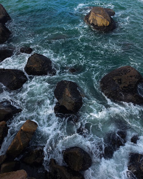 Free Sea Waves Crashing on the Rocks Stock Photo