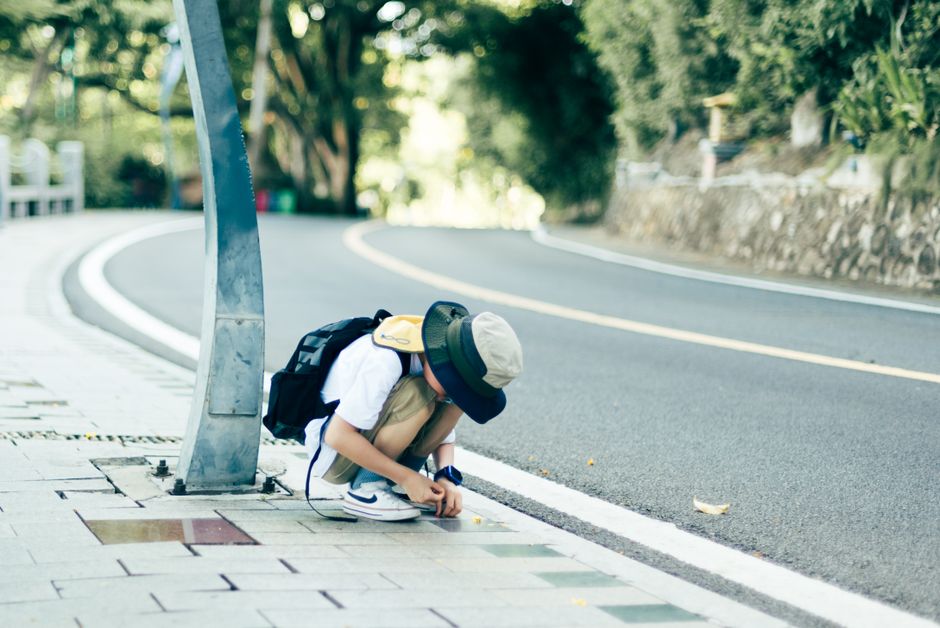 雷から身を守るためのしゃがみ姿勢