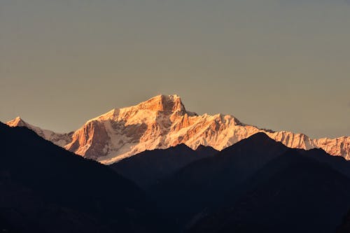 Photos gratuites de caillou, chaîne de montagnes, couvert de neige