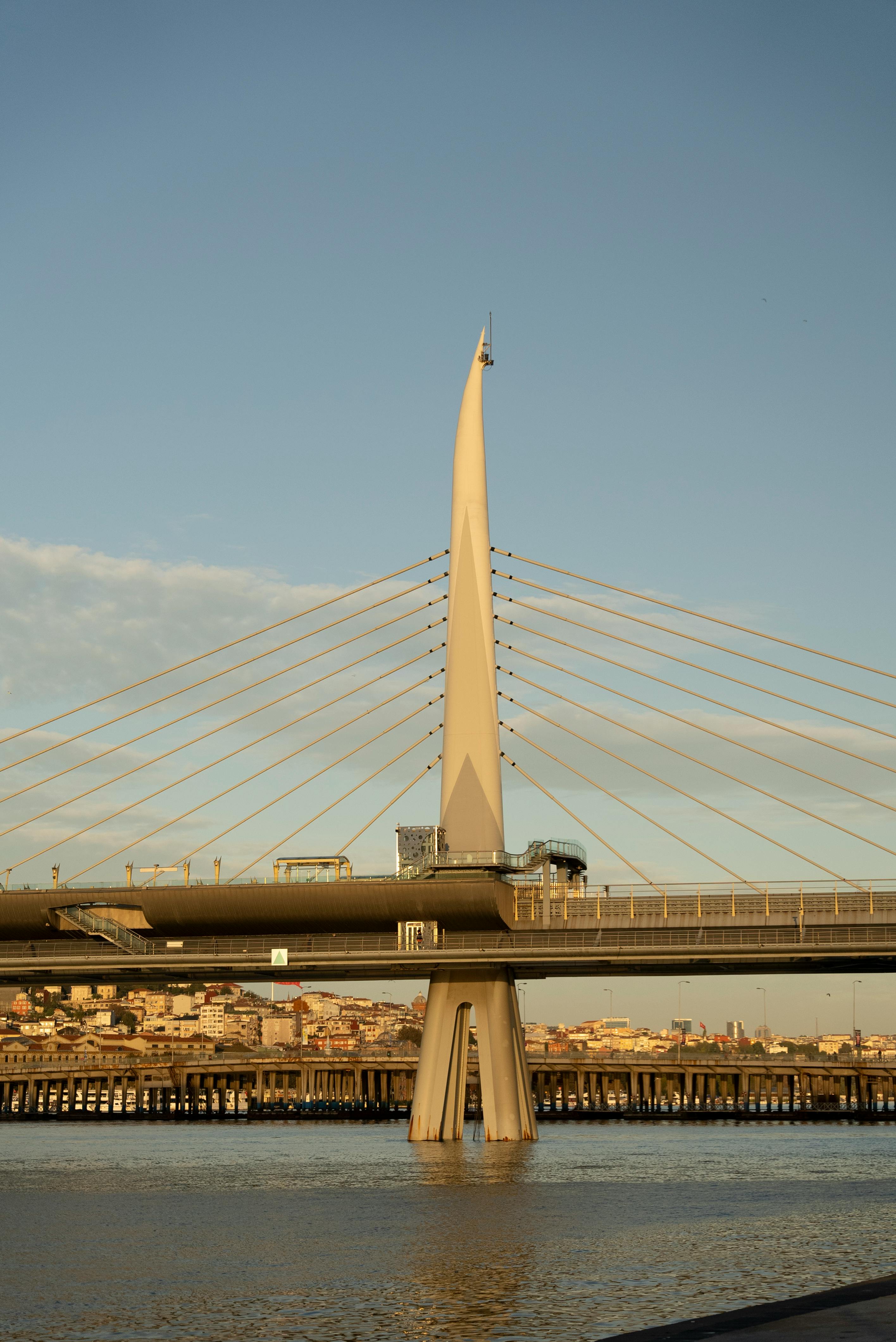 Gratuit Pont Du Métro De La Corne D'or Sur Le Détroit Du Bosphore à Istanbul, Turquie Photos