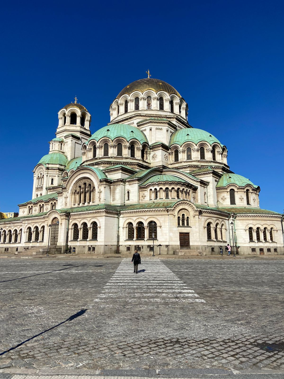 Unde te cazezi în Sofia - Catedrala Alexander Nevski într-o zi însorită