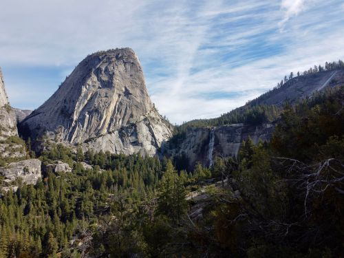 Free Majestic view of Yosemite's granite peaks and lush forest captured under a blue sky. Stock Photo