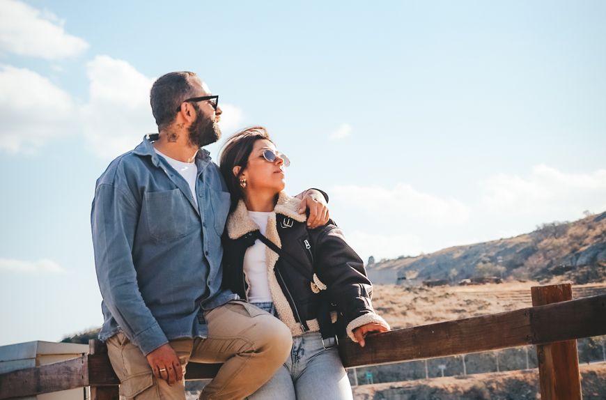 Online dating: starting a conversation on a niche platform