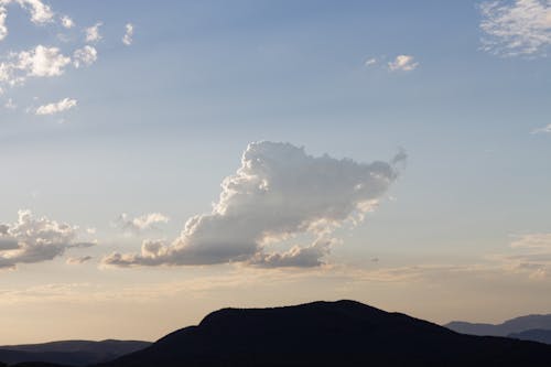 Kostnadsfri bild av berg, blå himmel, färgglada himmel