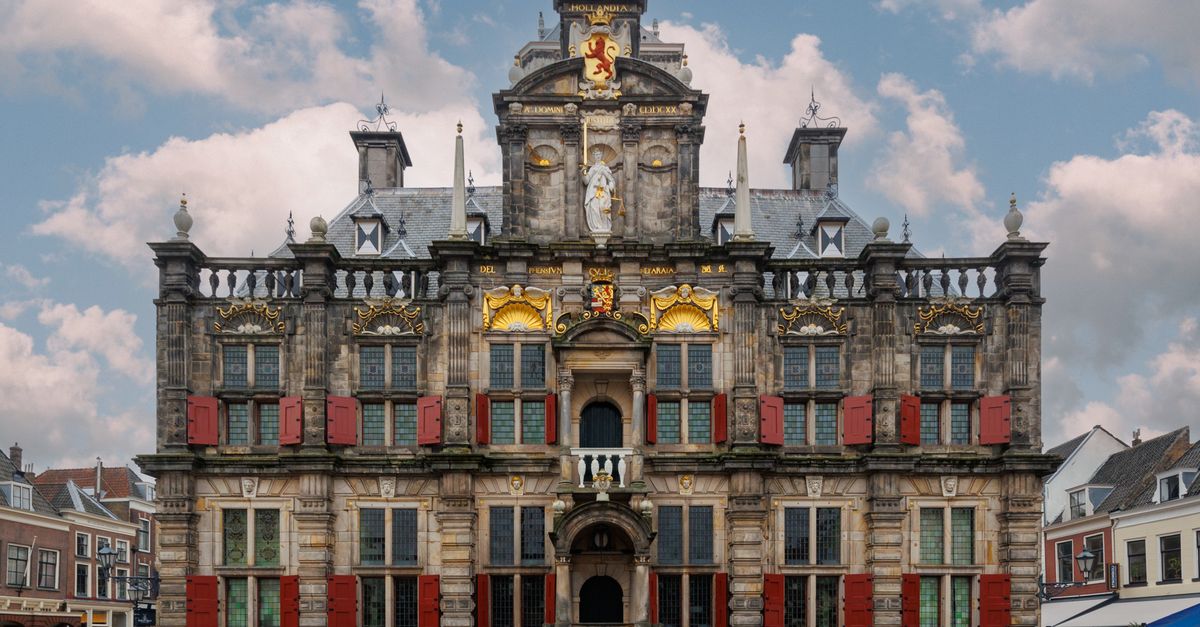 Fire in Delft's Historic Centre Brought Under Control, Ten Homes Evacuated